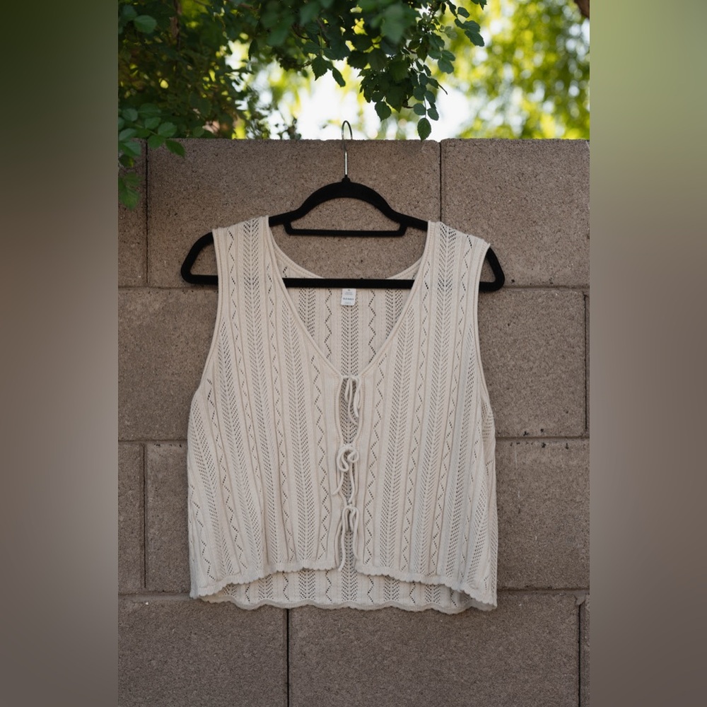 Old Navy Cream Knit Sleeveless Top